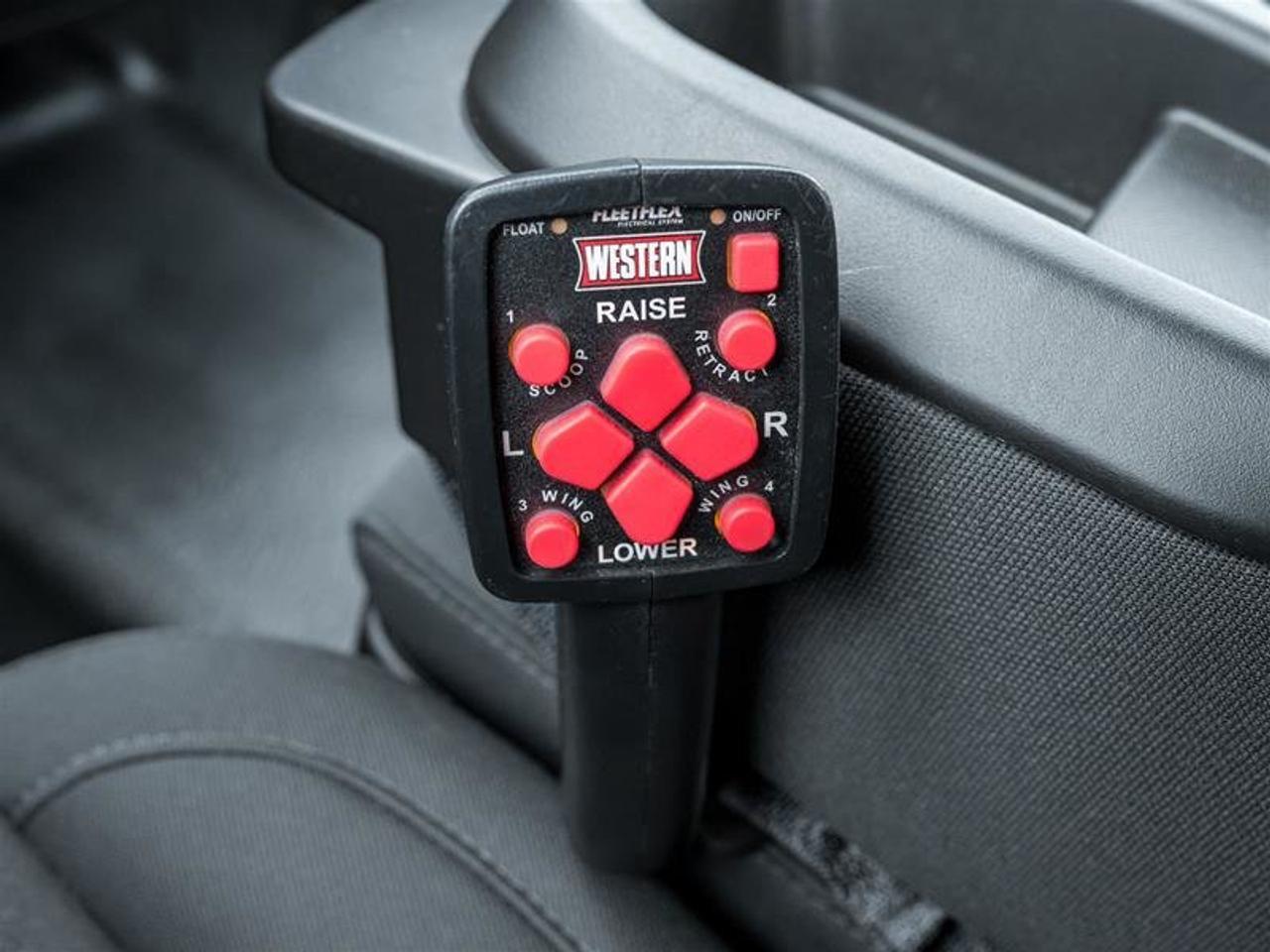 2024 GMC SIERRA 2500HD 4WD Regular Cab Long Box Pro Photo