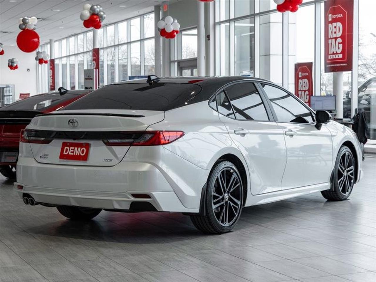 2026 Toyota Camry Hybrid XSE AWD Sunroof | Navi | Backup Cam | Heated Seats | Wireless Charging | XSE Photo4