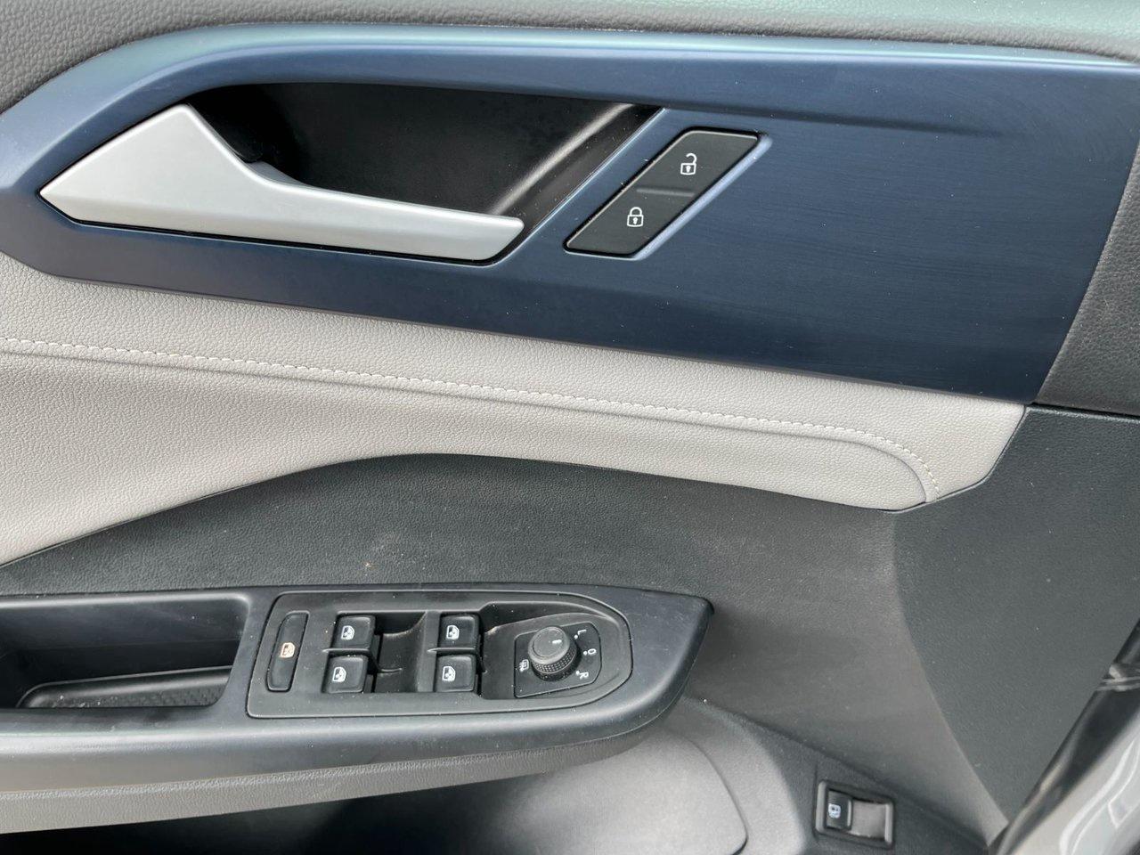 2024 Volkswagen Taos Comfortline 4Motion Photo