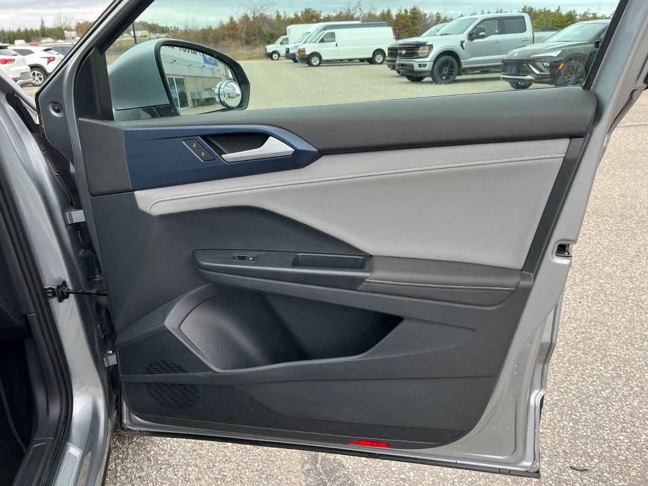2024 Volkswagen Taos Comfortline 4Motion Photo