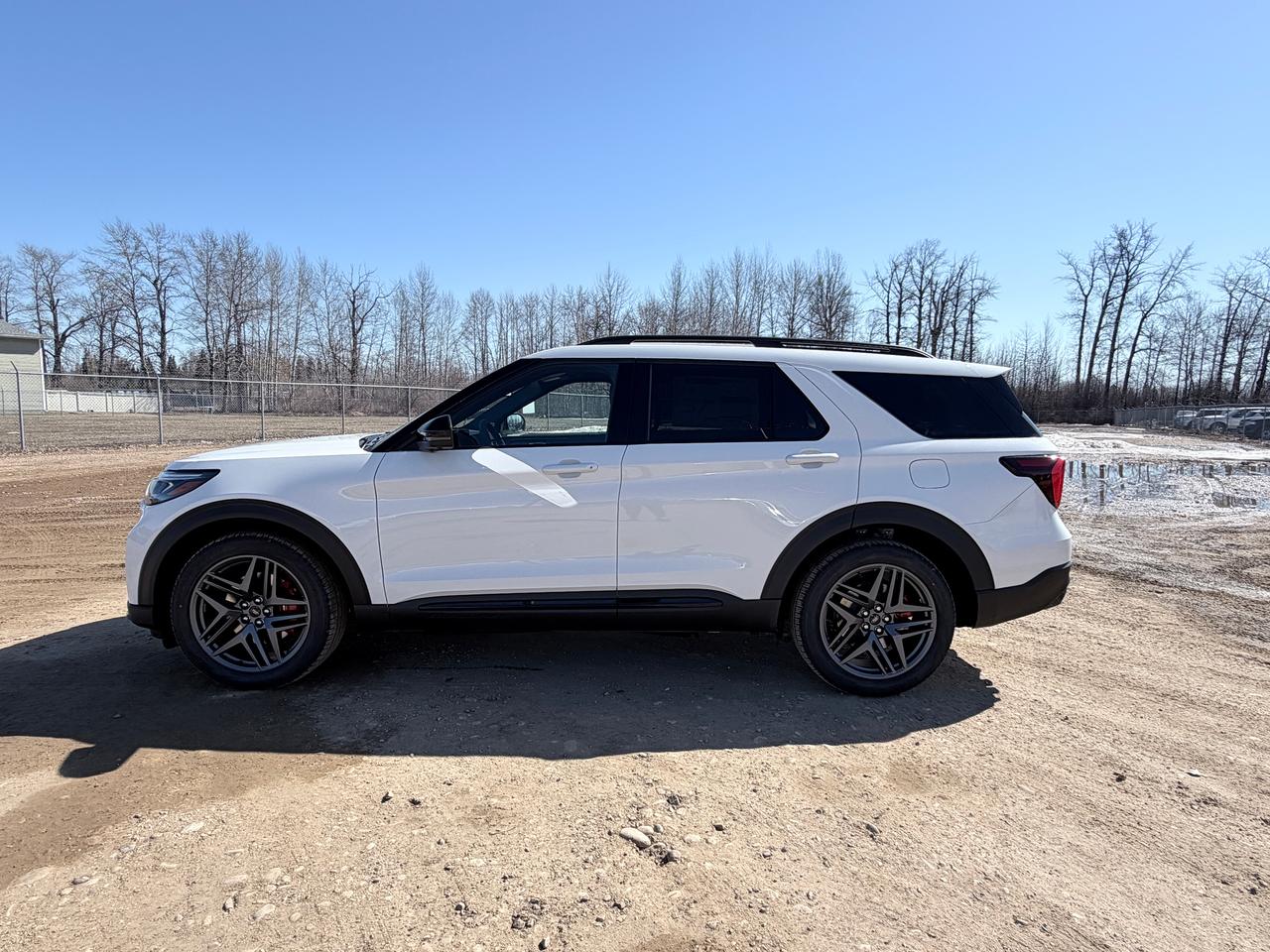 2026 Ford Explorer ST Photo3