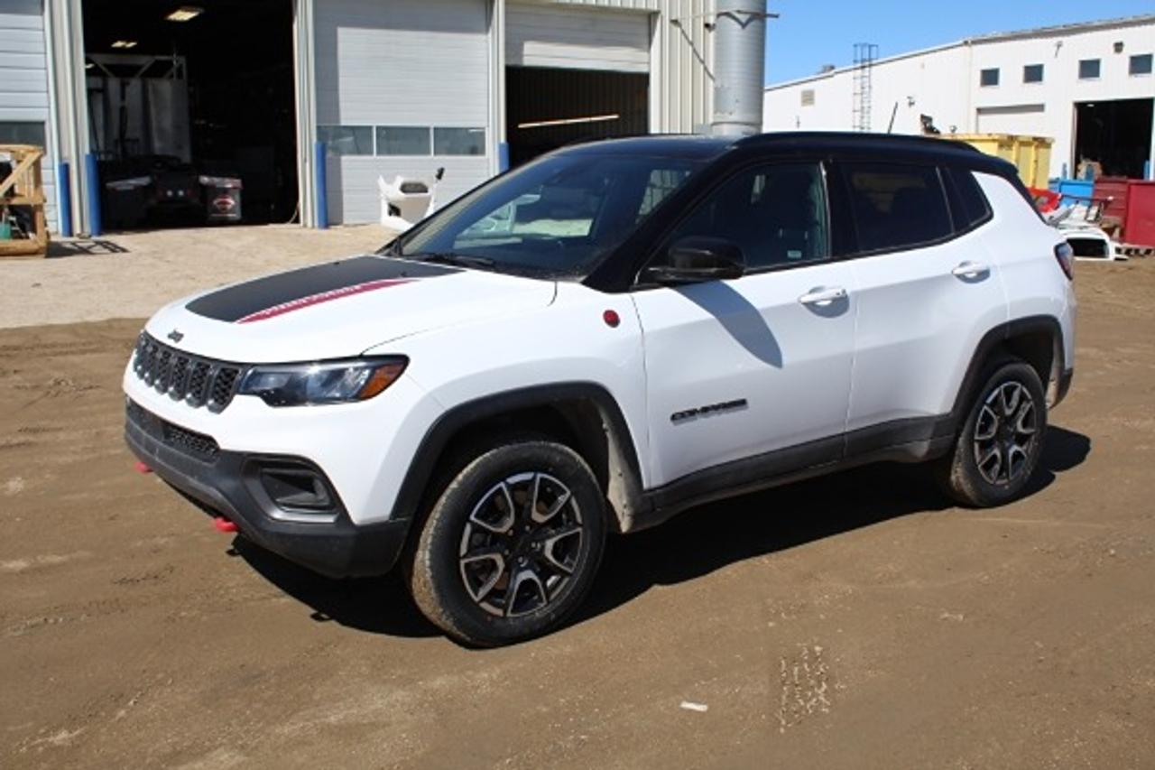 2024 Jeep Compass Trailhawk 4x4 w/Htd L.wrap, pano S/R, NAV, BUC - Photo #1
