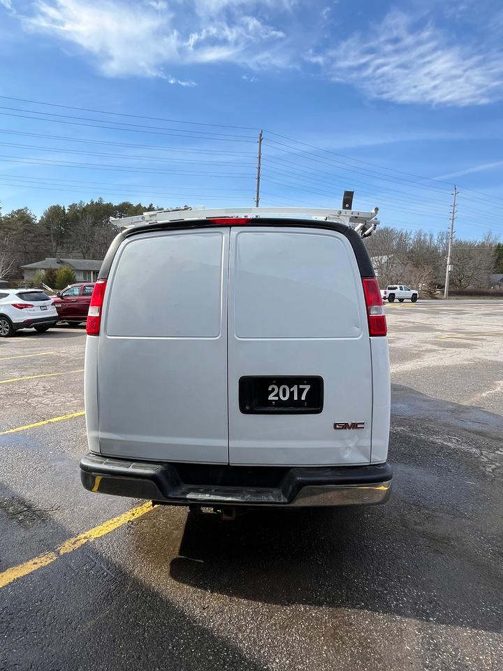 2017 GMC Savana Cargo Van 3500 6 LTR V8 Photo3