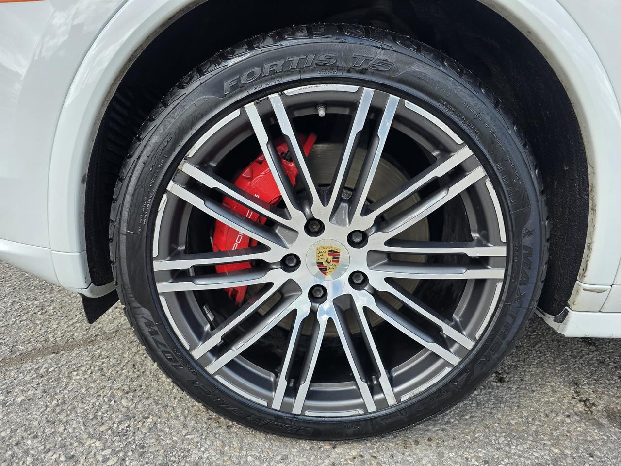 2016 Porsche Cayenne GTS AWD Photo