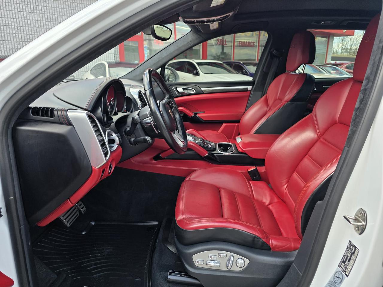 2016 Porsche Cayenne GTS AWD Photo
