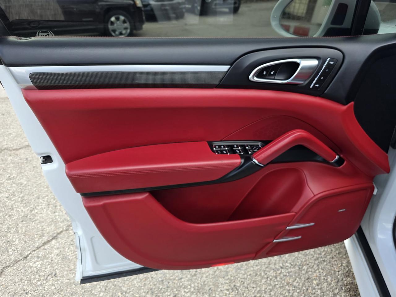 2016 Porsche Cayenne GTS AWD Photo