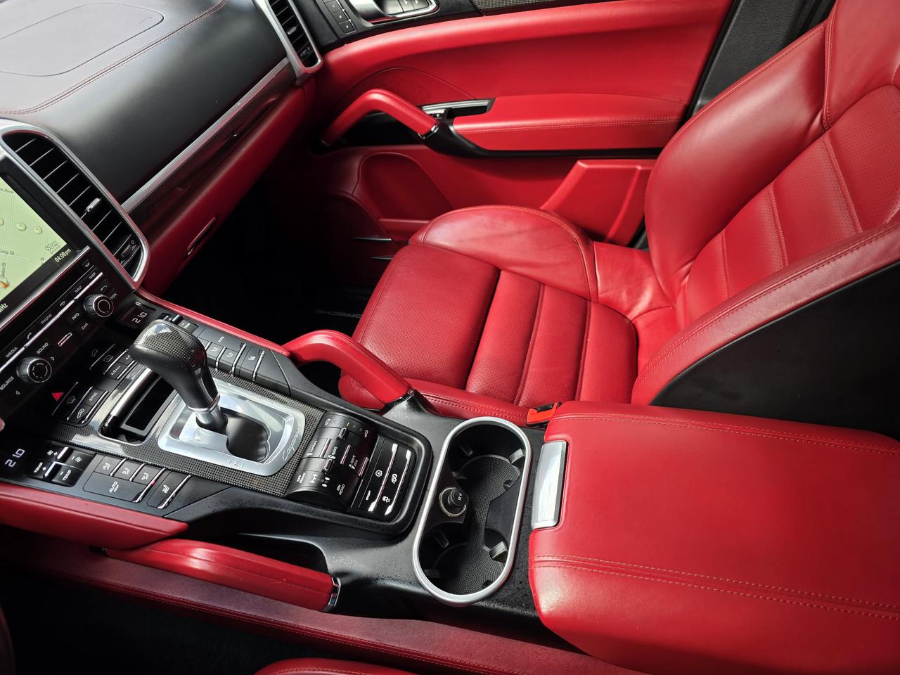 2016 Porsche Cayenne GTS AWD Photo