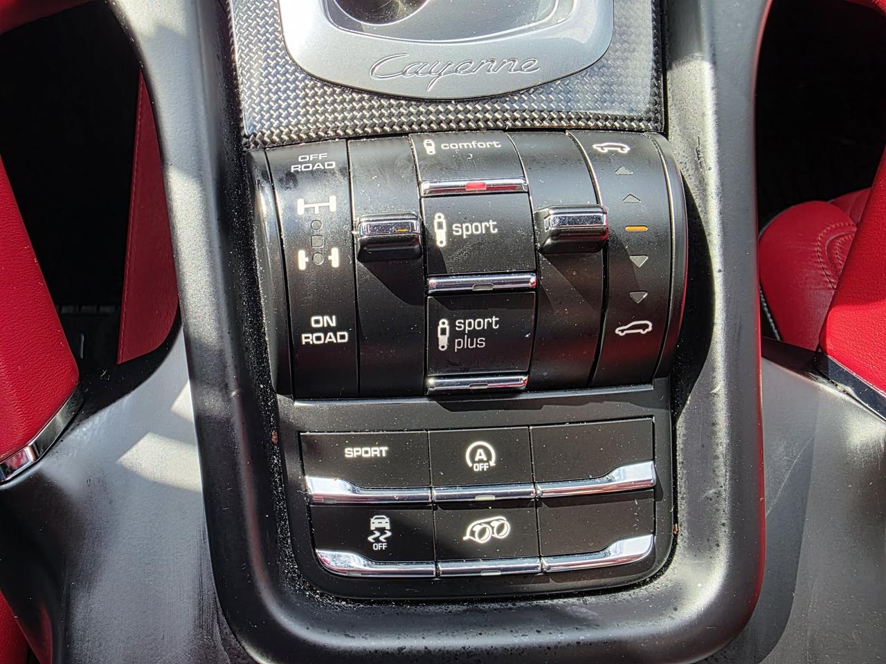 2016 Porsche Cayenne GTS AWD Photo