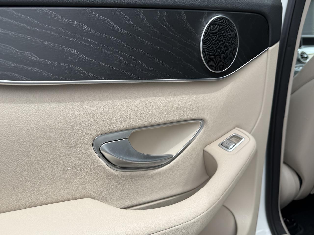 2018 Mercedes-Benz GLC-Class GLC 300 Photo