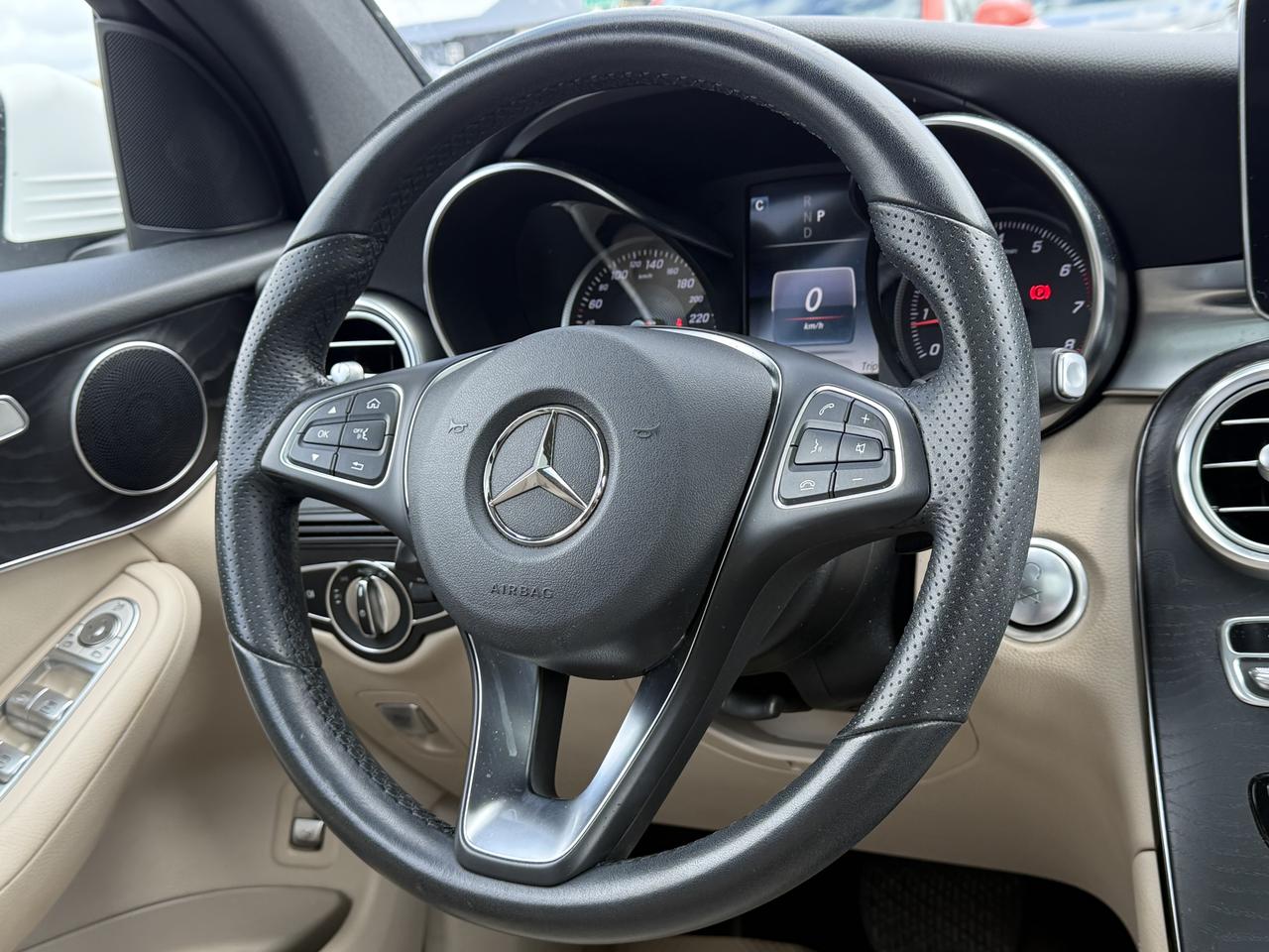2018 Mercedes-Benz GLC-Class GLC 300 Photo