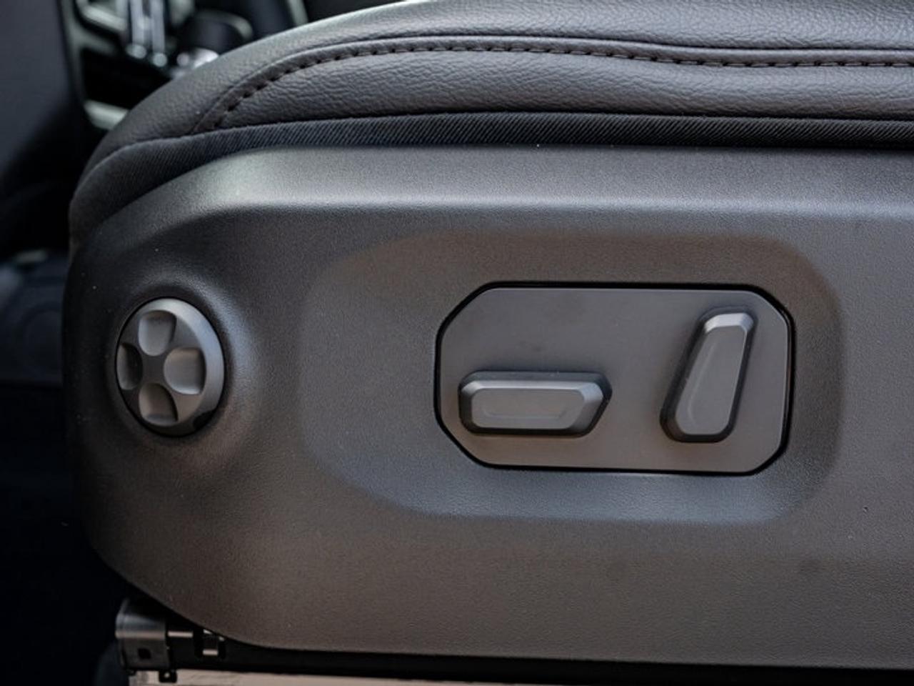 2026 Jeep Wrangler Sahara Photo