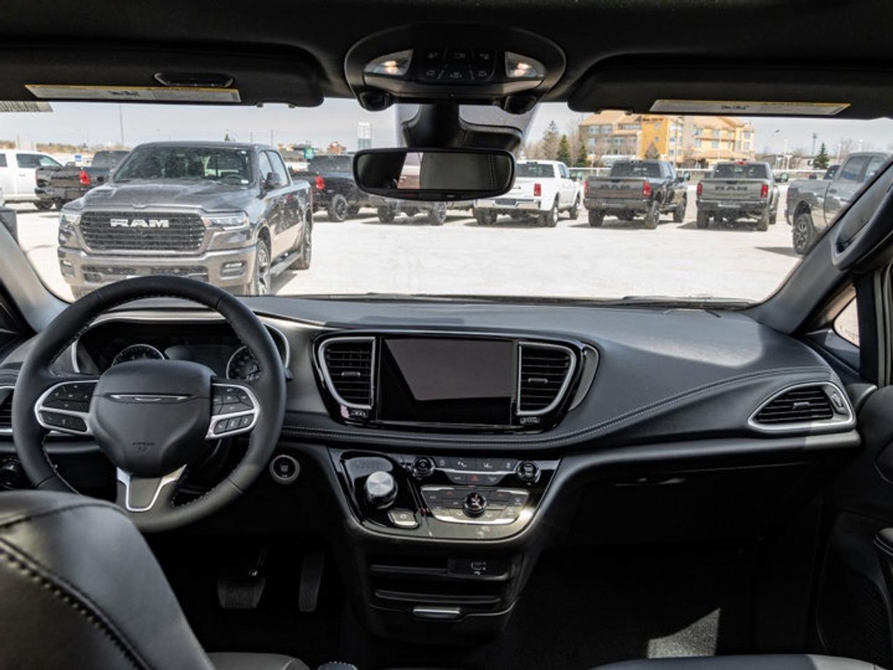 2027 Chrysler Pacifica Select Photo