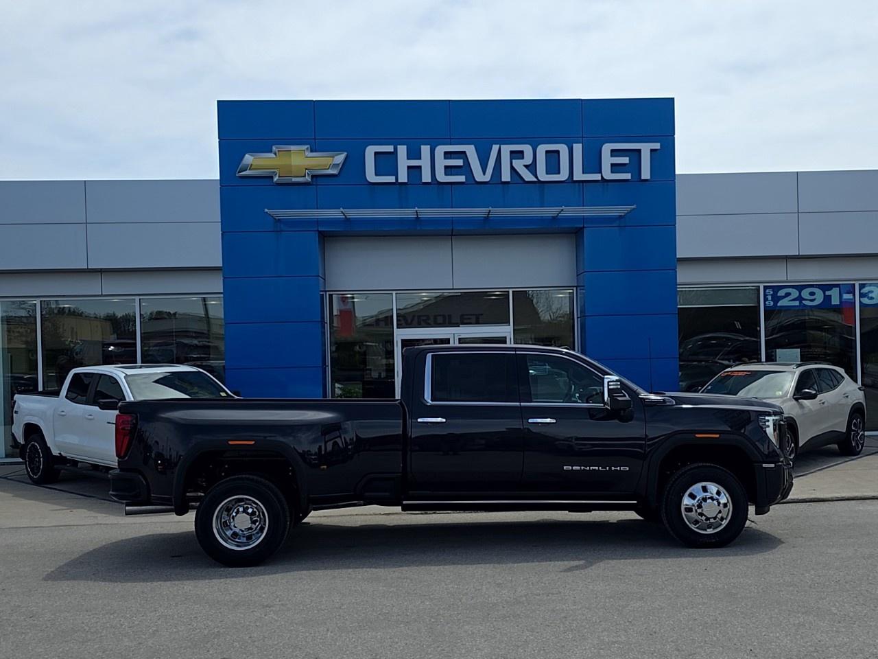 2026 GMC Sierra 3500 HD 4WD Crew Cab Long Box Denali Ultimate Photo5