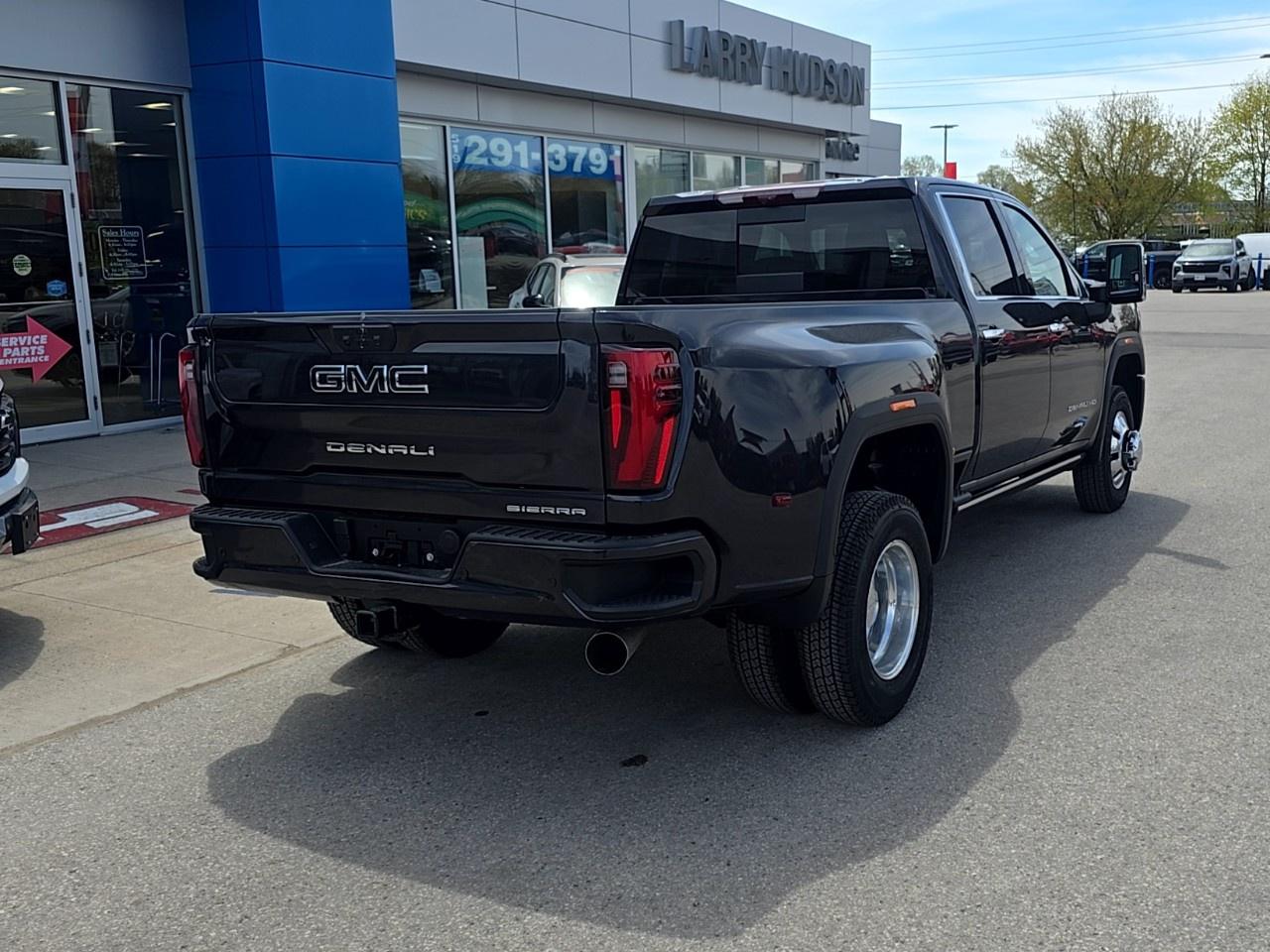 2026 GMC Sierra 3500 HD 4WD Crew Cab Long Box Denali Ultimate Photo2