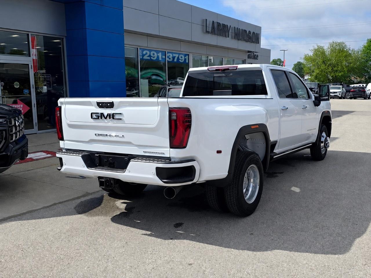 2026 GMC Sierra 3500 HD 4WD Crew Cab Long Box Denali Ultimate Photo2