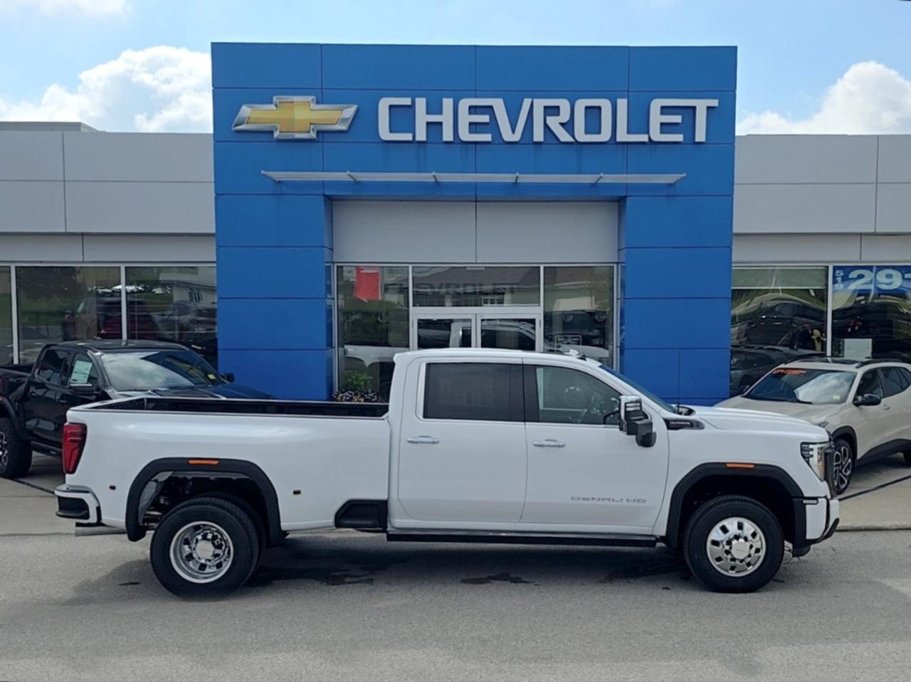 2026 GMC Sierra 3500 HD 4WD Crew Cab Long Box Denali Ultimate Photo