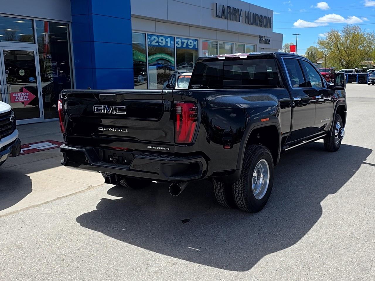 2026 GMC Sierra 3500 HD 4WD Crew Cab Long Box Denali Ultimate Photo
