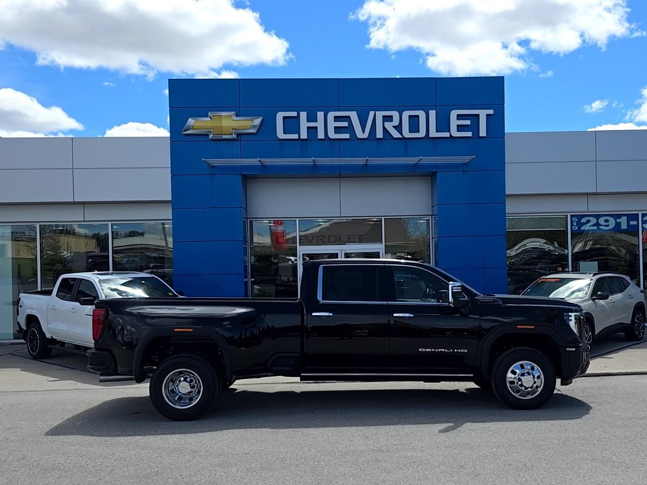 2026 GMC Sierra 3500 HD 4WD Crew Cab Long Box Denali Ultimate Photo5