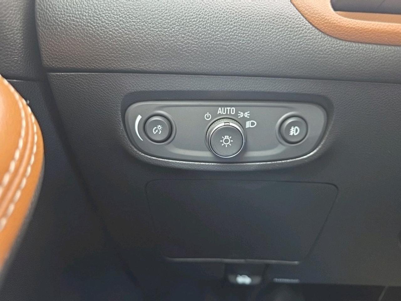 2021 Buick Encore GX Essence GX ESSENCE AWD SPORT TOURING Photo