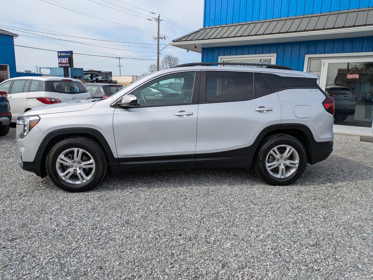 2022 GMC Terrain FWD 4DR SLE Photo1