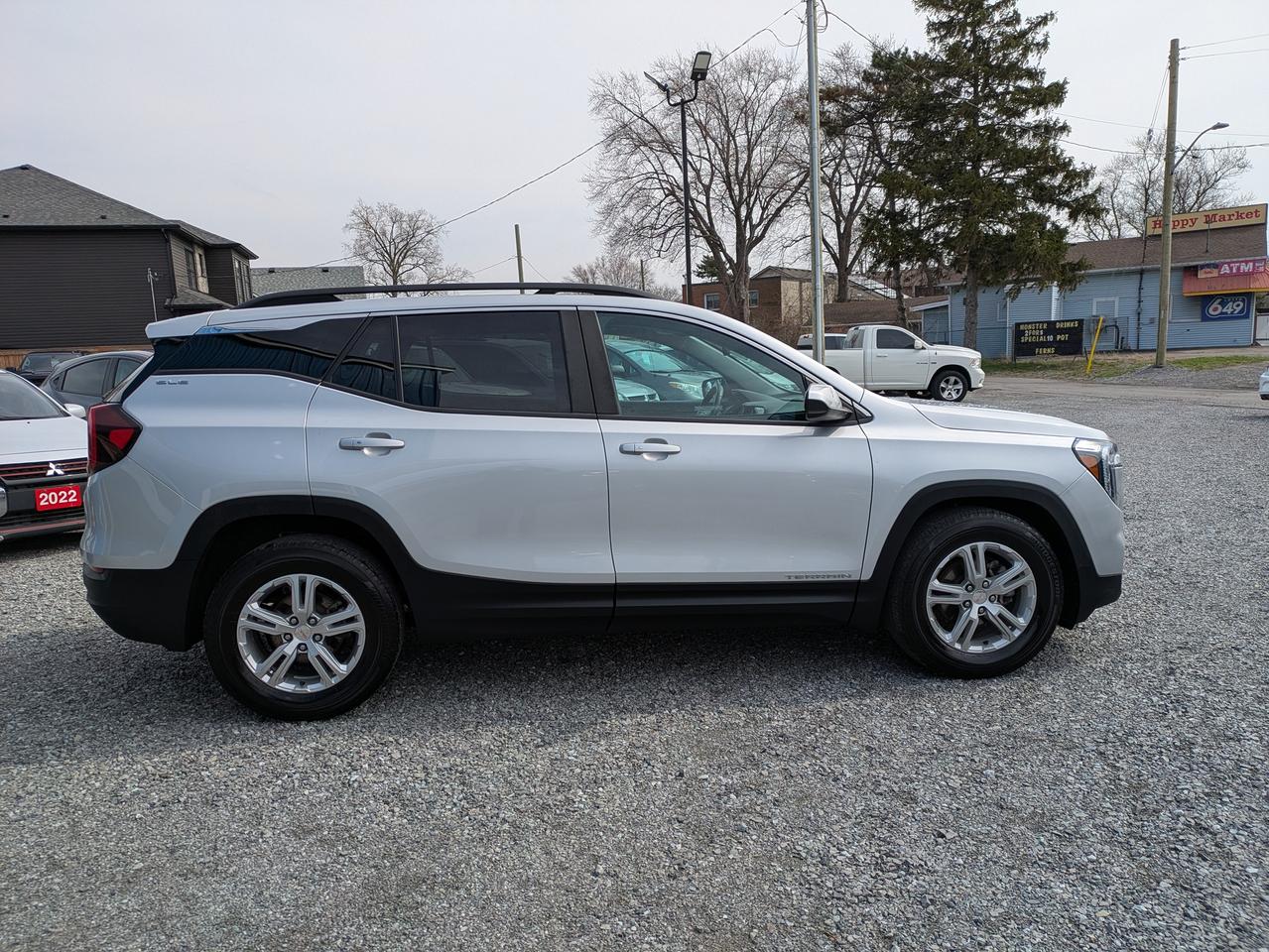 2022 GMC Terrain FWD 4DR SLE Photo