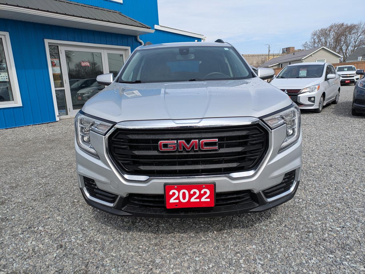 2022 GMC Terrain FWD 4DR SLE Photo