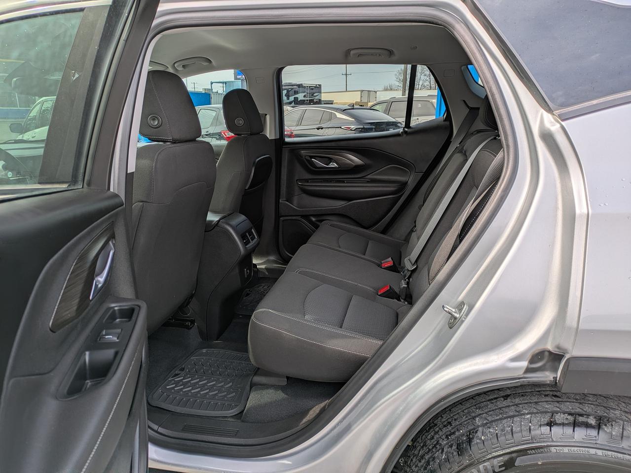 2022 GMC Terrain FWD 4DR SLE Photo