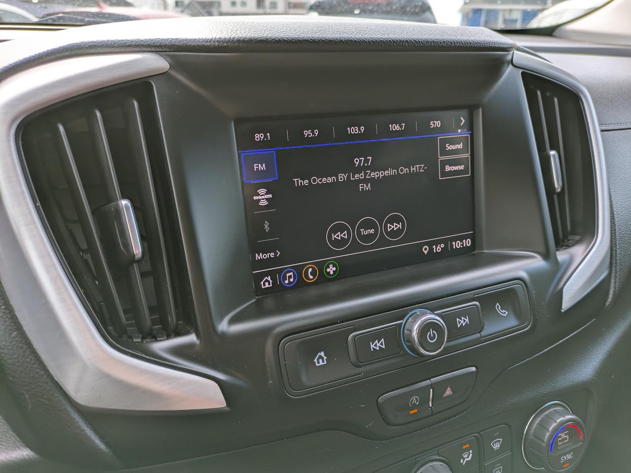 2022 GMC Terrain FWD 4DR SLE Photo