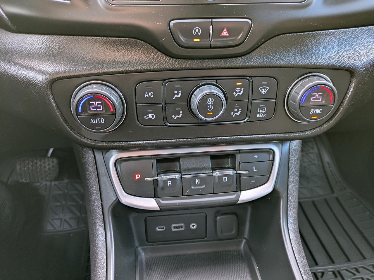 2022 GMC Terrain FWD 4DR SLE Photo