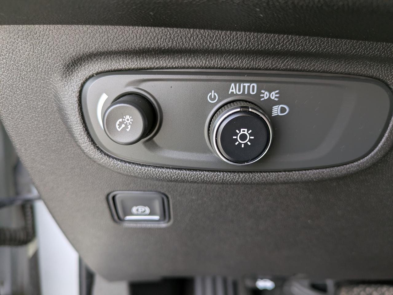2022 GMC Terrain FWD 4DR SLE Photo