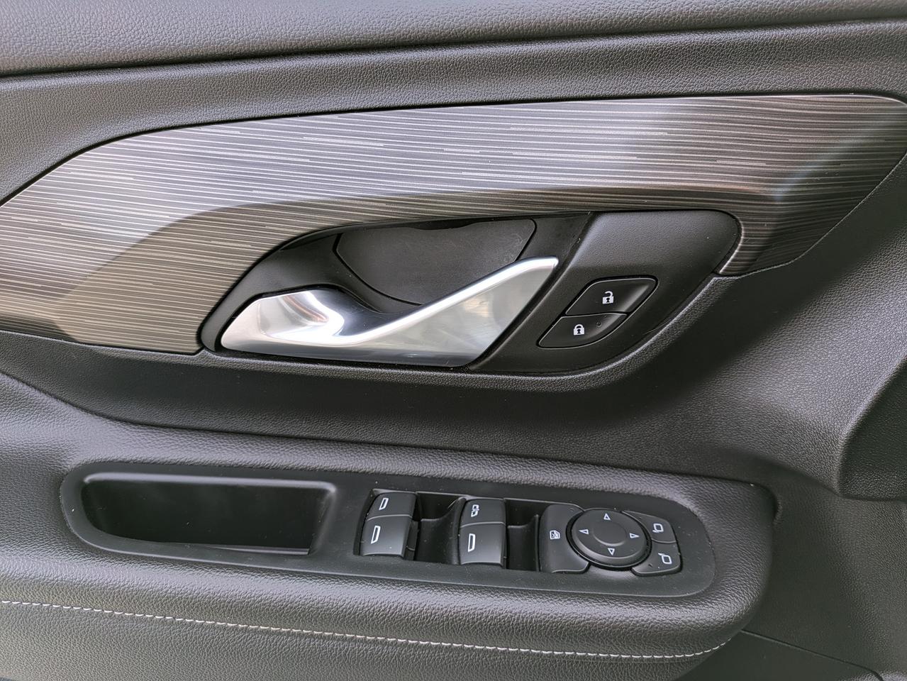 2022 GMC Terrain FWD 4DR SLE Photo