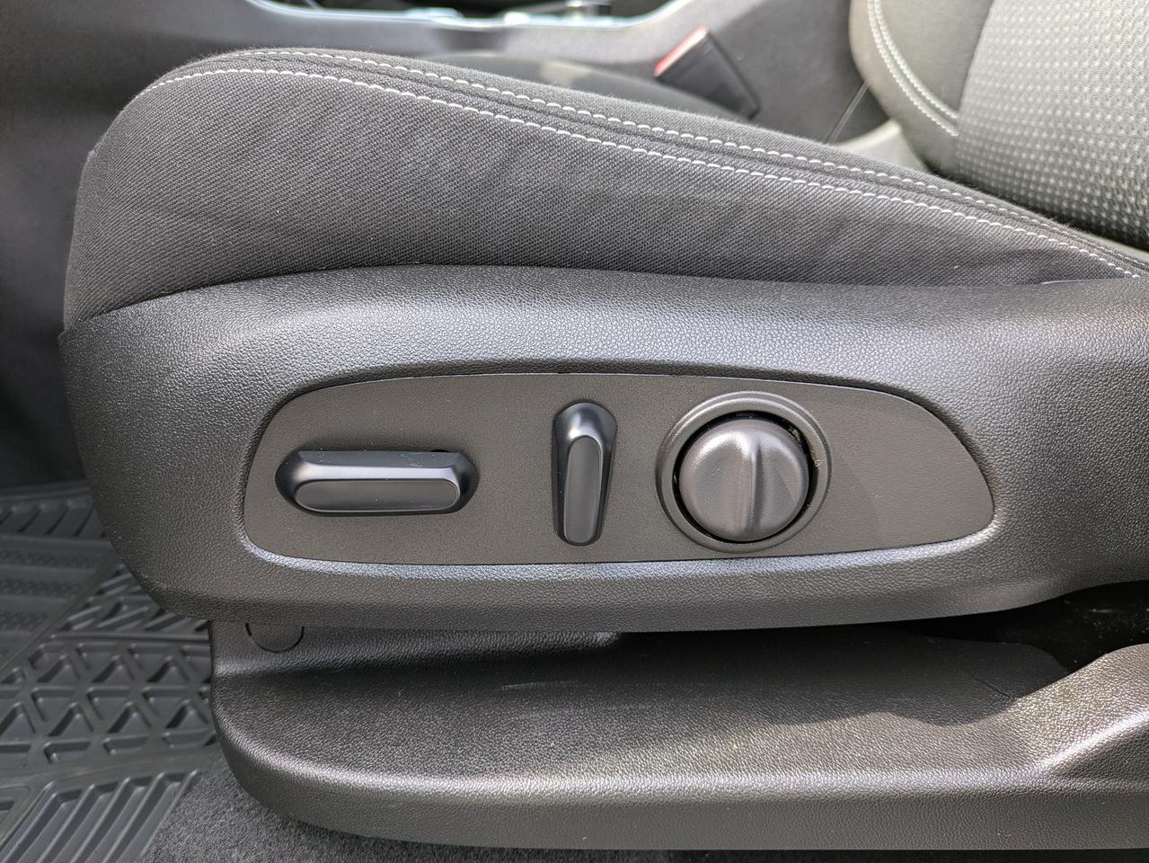 2022 GMC Terrain FWD 4DR SLE Photo
