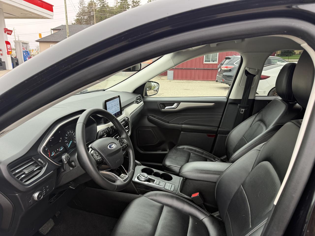 2022 Ford Escape SEL 4x4 has extra 4 Summer tires Photo4