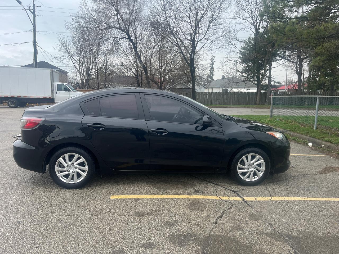 2012 Mazda MAZDA3 4dr Sdn Auto GS-SKY Photo2