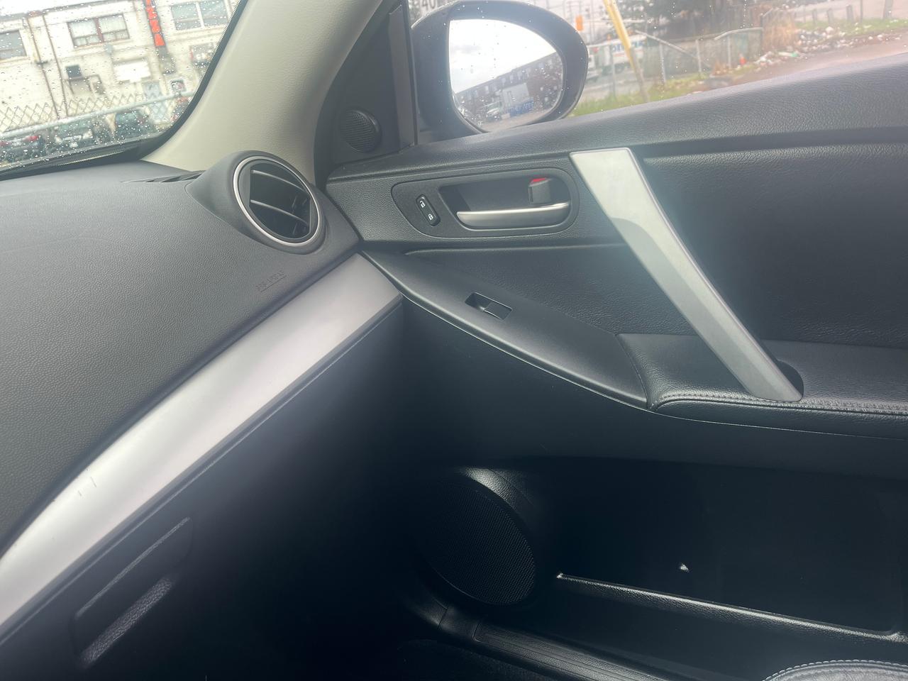 2012 Mazda MAZDA3 4dr Sdn Auto GS-SKY Photo