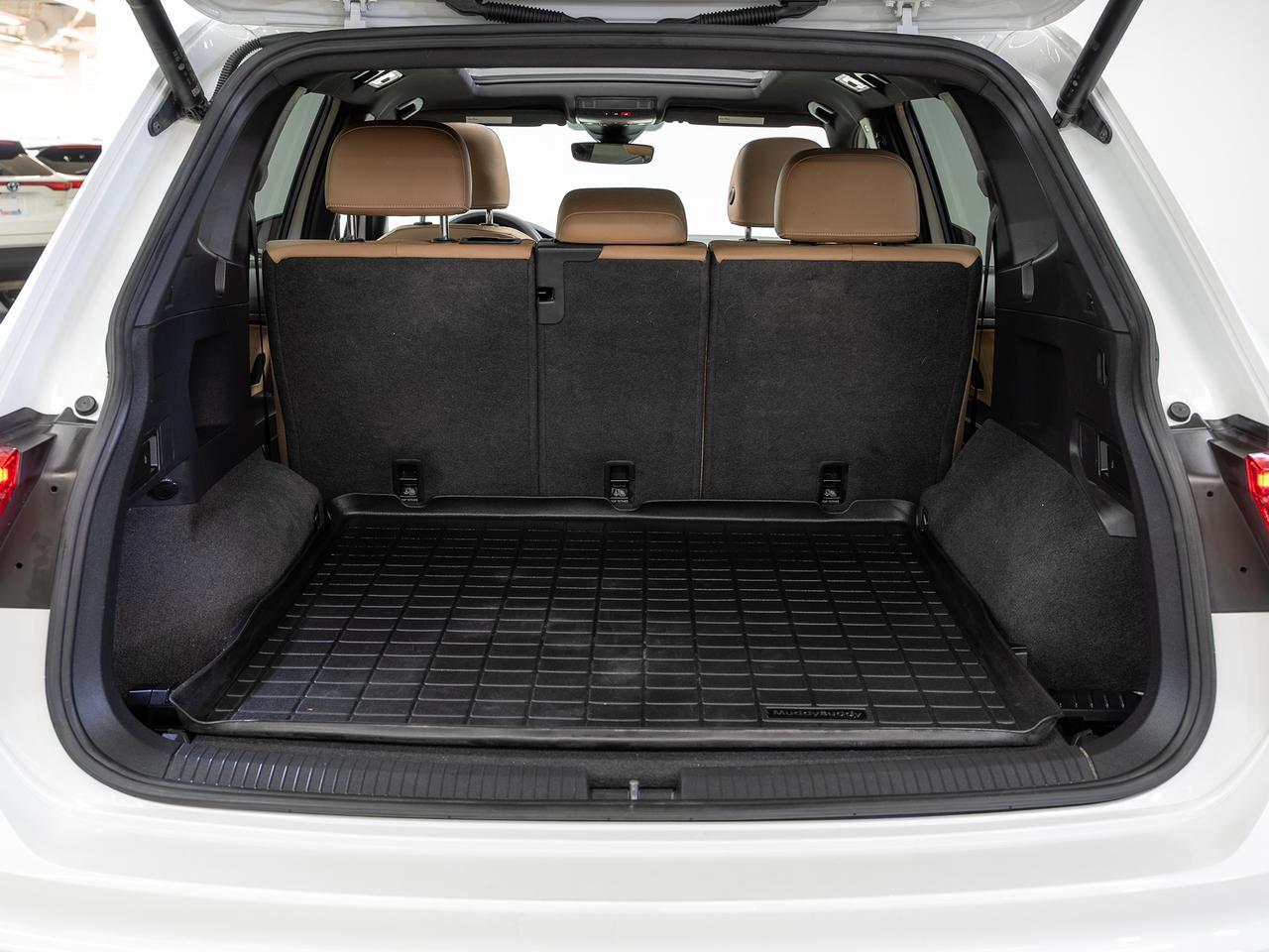 2022 Volkswagen Tiguan COMFORTLINE R-LINE AWD | BLK Edition | Pano roof Photo