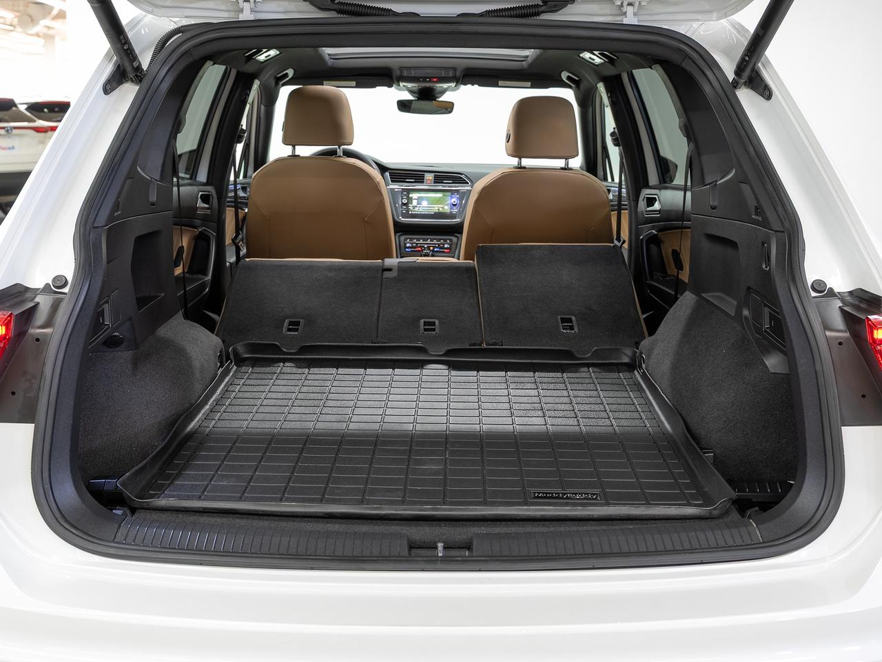 2022 Volkswagen Tiguan COMFORTLINE R-LINE AWD | BLK Edition | Pano roof Photo