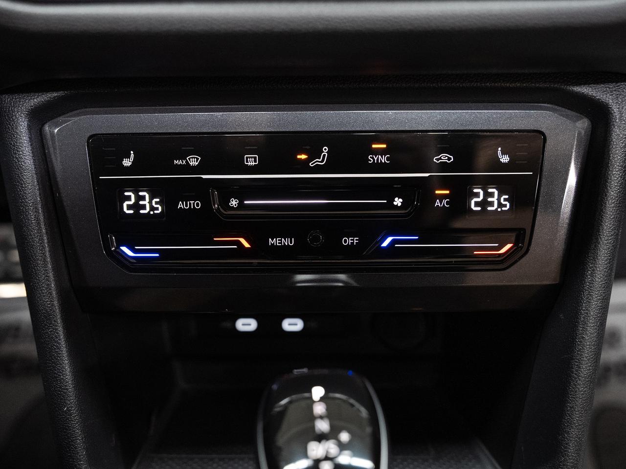 2022 Volkswagen Tiguan COMFORTLINE R-LINE AWD | BLK Edition | Pano roof Photo