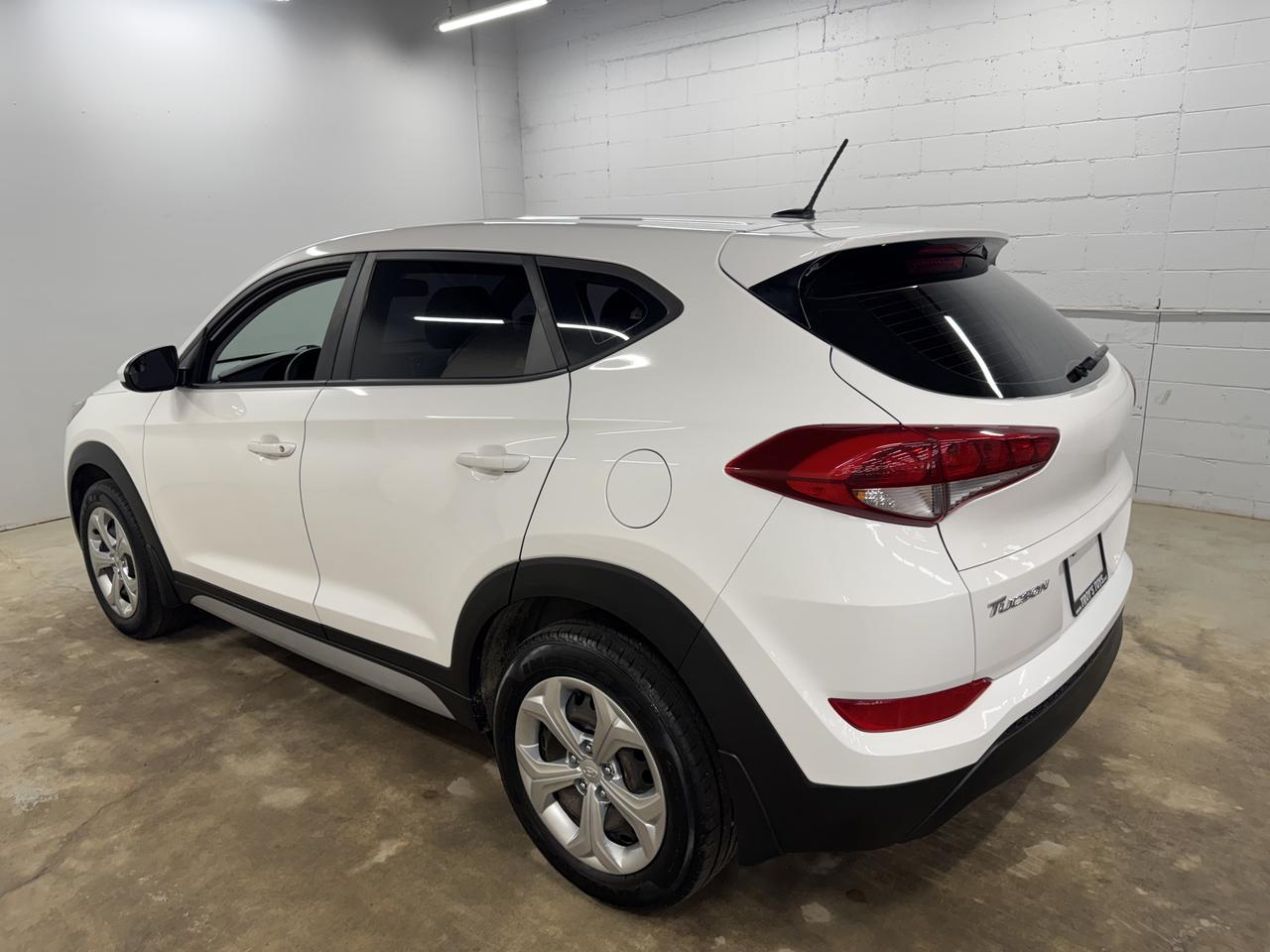 2017 Hyundai Tucson FWD 4DR 2.0L Photo
