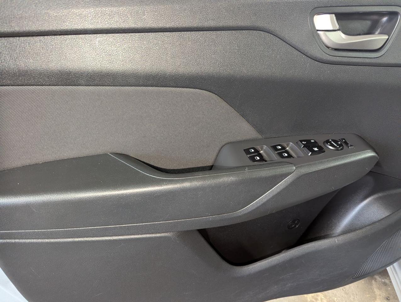 2019 Hyundai Accent Preferred WITH APPLE CARPLAY!! Photo