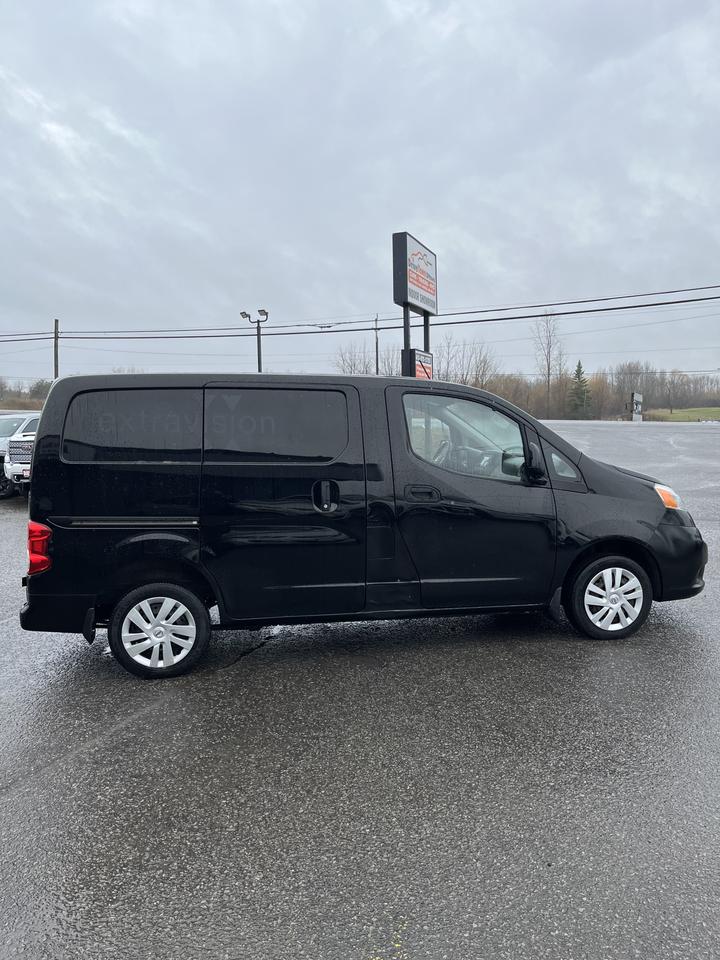 2018 Nissan NV200 SV Photo