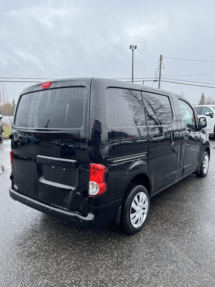 2018 Nissan NV200 SV Photo