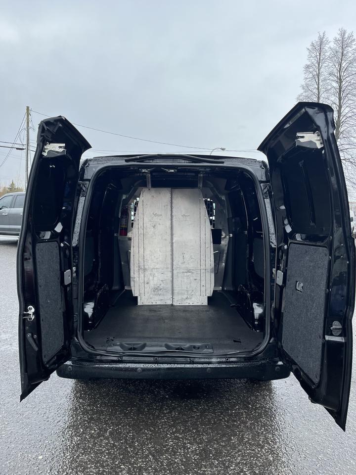 2018 Nissan NV200 SV Photo