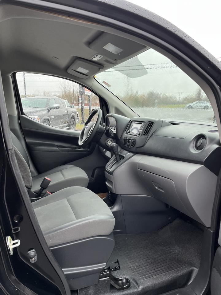 2018 Nissan NV200 SV Photo
