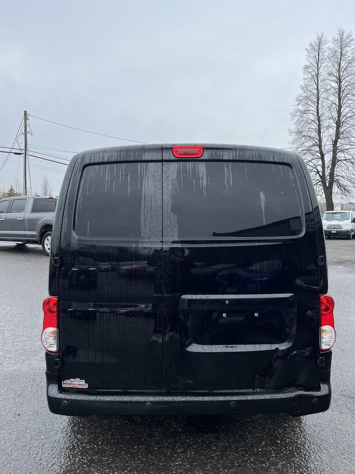 2018 Nissan NV200 SV Photo