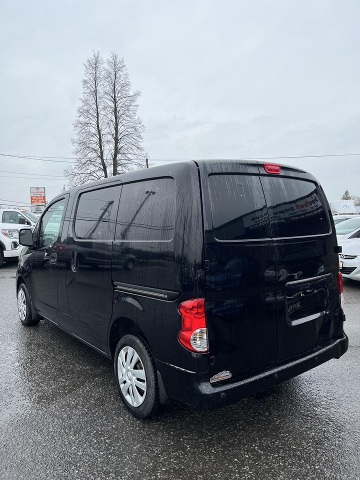 2018 Nissan NV200 SV Photo2