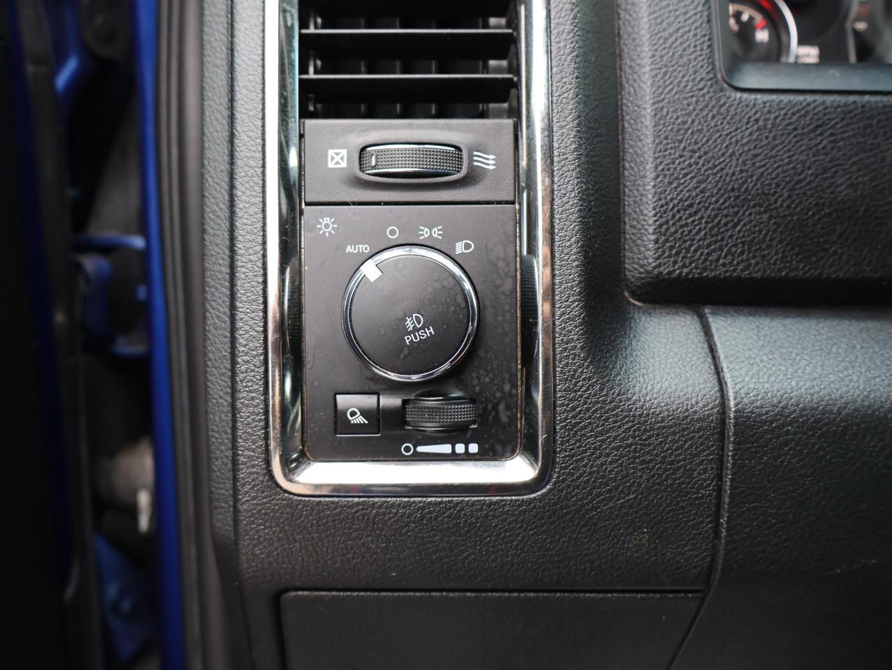 2018 RAM 1500 SPORT HEMI 4WD CERTIFIED *ACCIDENT FREE* CAMERA BLUETOOTH LEATHER HEATED SEATS SUNROOF CRUISE ALLOYS Photo