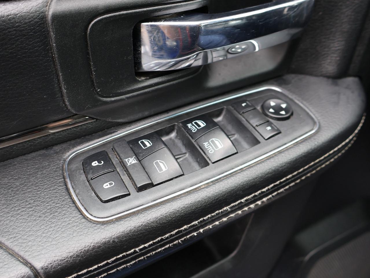 2018 RAM 1500 SPORT HEMI 4WD CERTIFIED *ACCIDENT FREE* CAMERA BLUETOOTH LEATHER HEATED SEATS SUNROOF CRUISE ALLOYS Photo