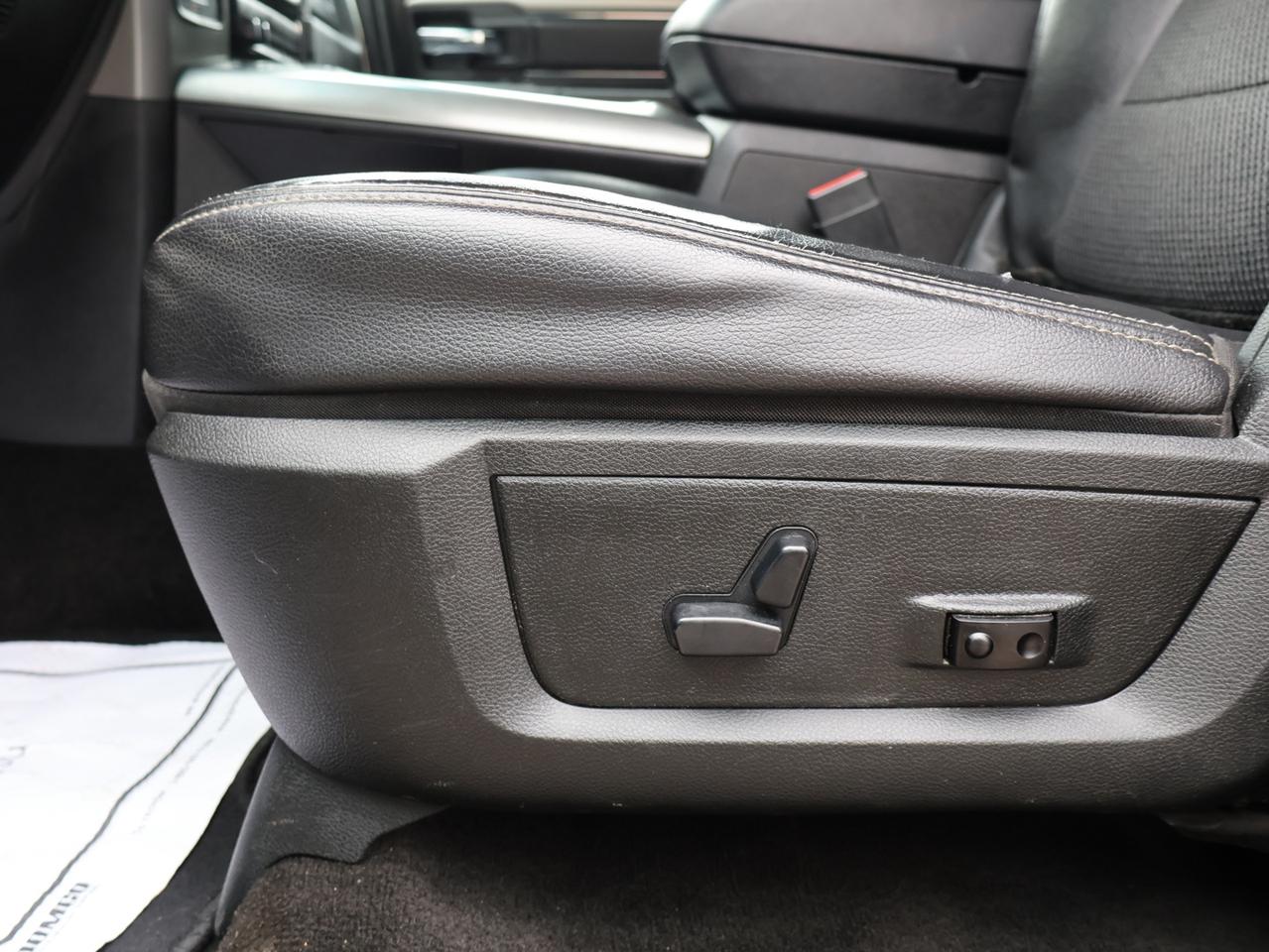 2018 RAM 1500 SPORT HEMI 4WD CERTIFIED *ACCIDENT FREE* CAMERA BLUETOOTH LEATHER HEATED SEATS SUNROOF CRUISE ALLOYS Photo