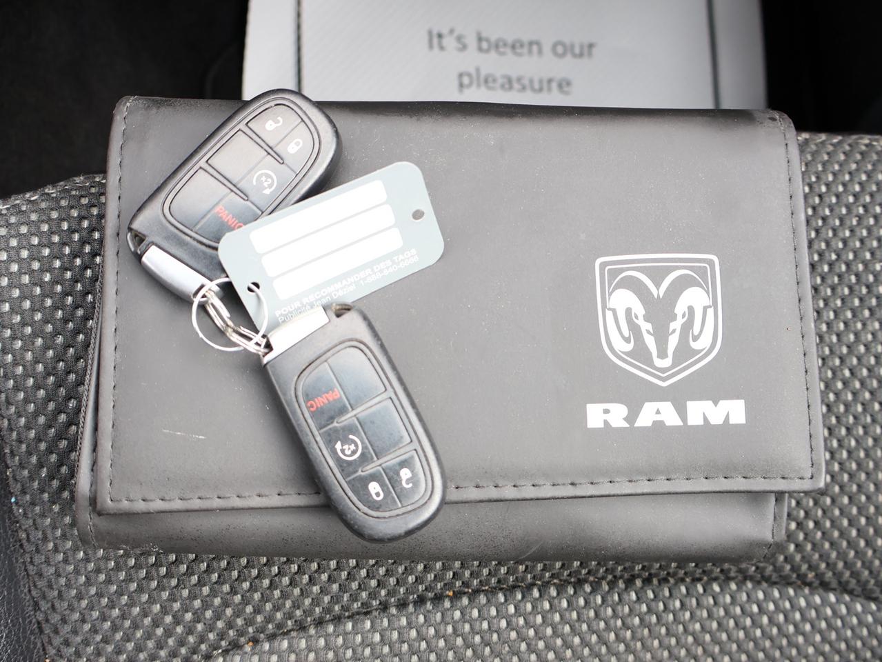 2018 RAM 1500 SPORT HEMI 4WD CERTIFIED *ACCIDENT FREE* CAMERA BLUETOOTH LEATHER HEATED SEATS SUNROOF CRUISE ALLOYS Photo